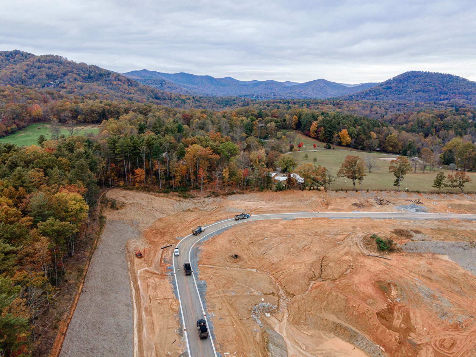 A new subdivisions with luxury homes in Victoria Hills, NC Big Hills