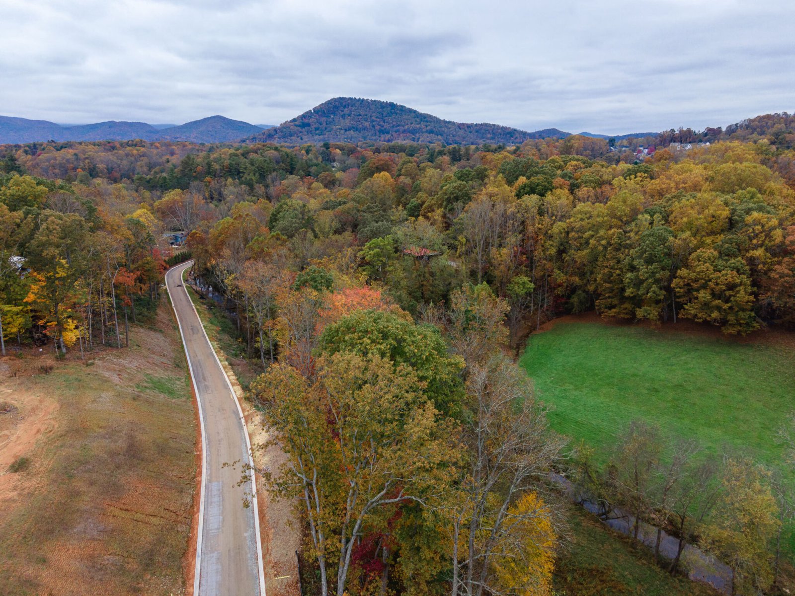 A new subdivisions with luxury homes in Victoria Hills, NC Big Hills