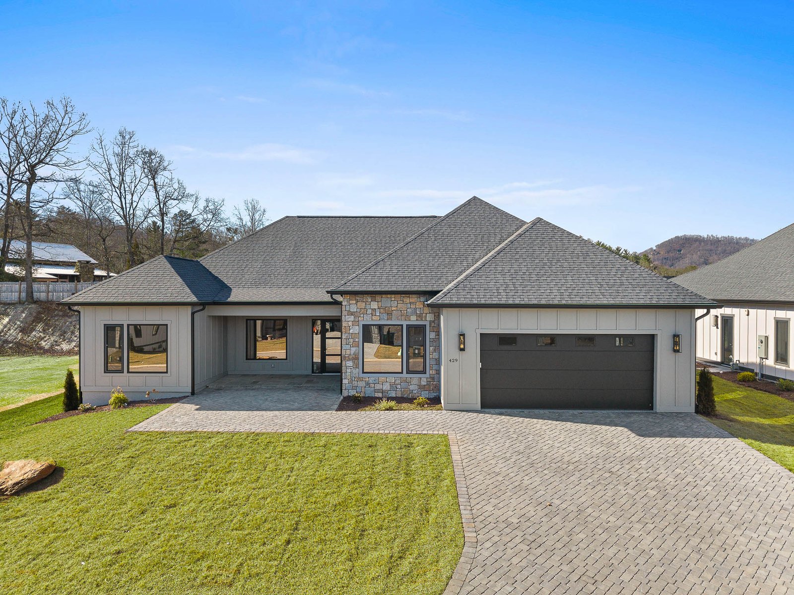 A*様 house on the hill Checker 90 429 Big Hill Dr, Arden NC | Discover your dream nature-inspired